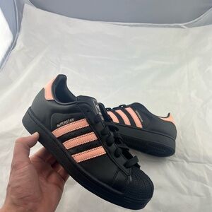 Women’s Adidas Superstar Size 7 Brand New